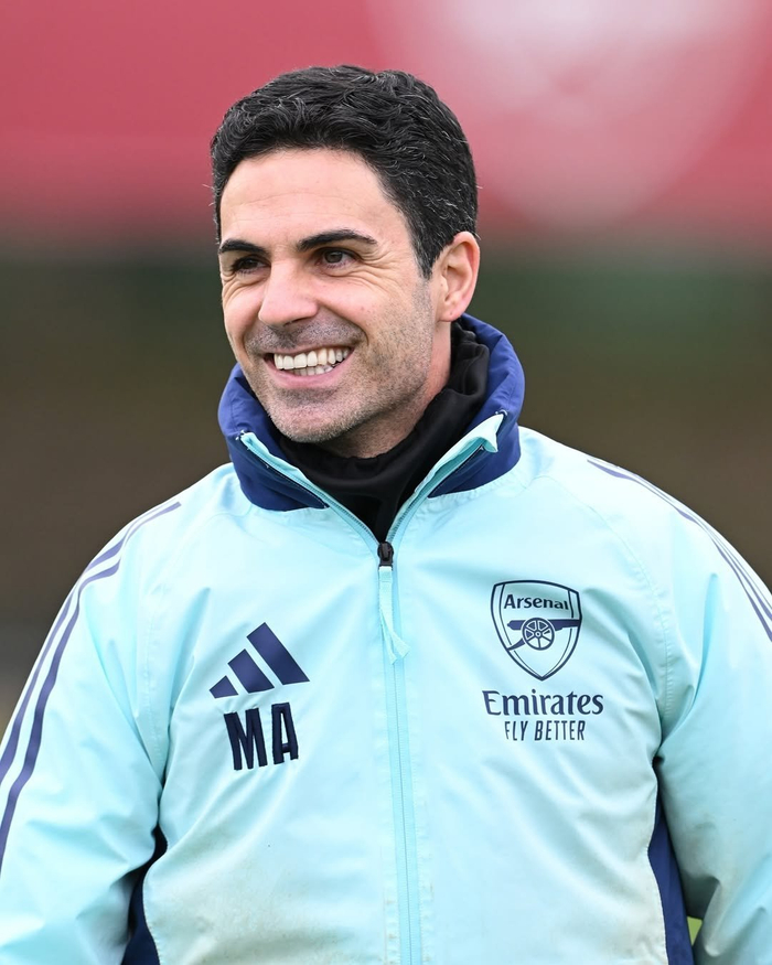 边裁未举旗 边裁未举旗