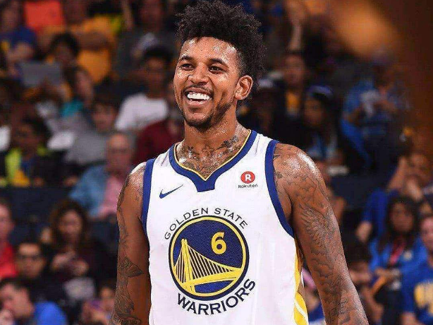 小波特在首 小波特在首